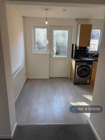 2 bedroom terraced house to rent - Photo 3