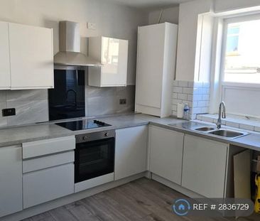 2 bedroom end of terrace house to rent - Photo 6