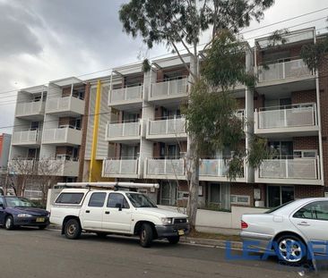Modern & Spacious Studio ready to move in - Photo 3