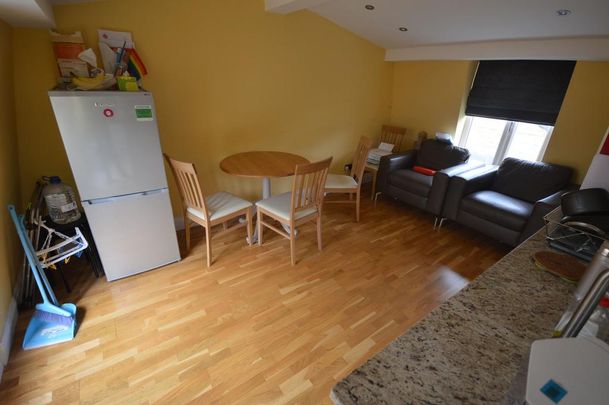 3 bedroom apartment to rent - Photo 1
