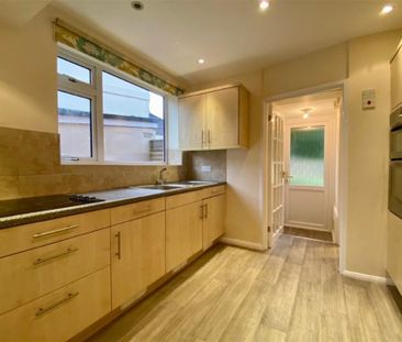 4 bedroom semi-detached house to rent - Photo 6