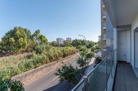 2 Bedroom Apartment with parking, Parede, Cascais - Photo 4