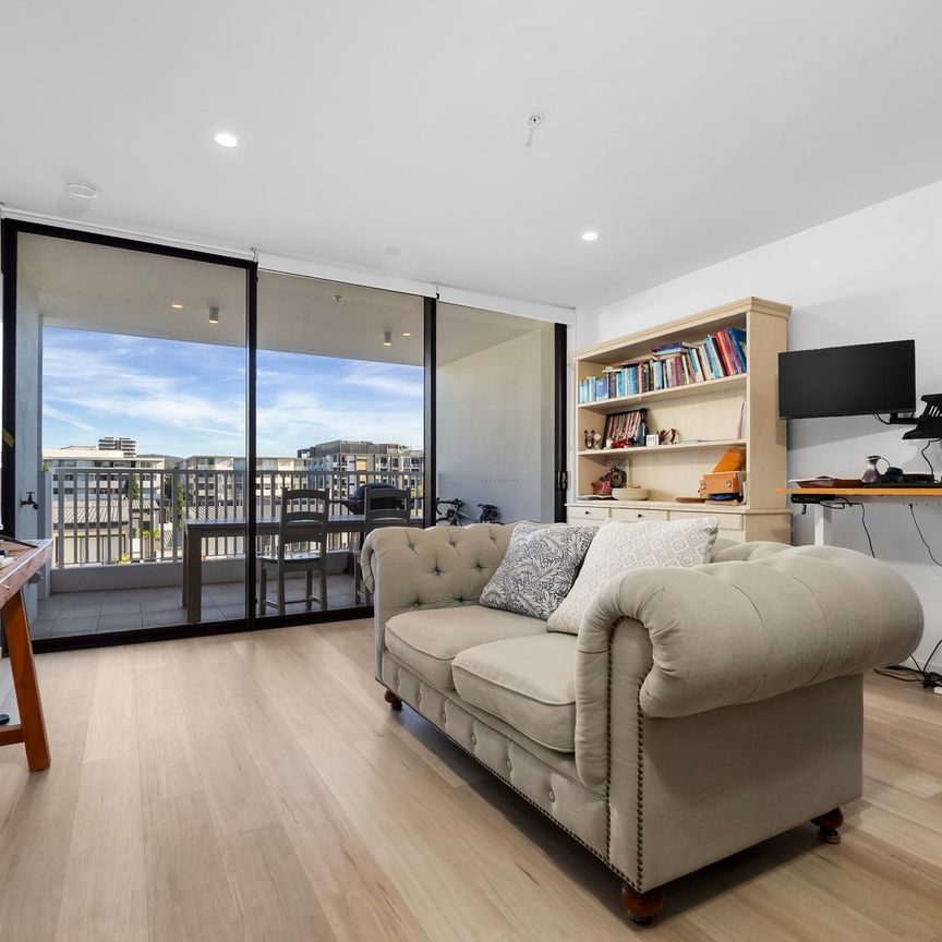 Spacious 3-Bedroom Apartment in Boutique West End Complex - Photo 1