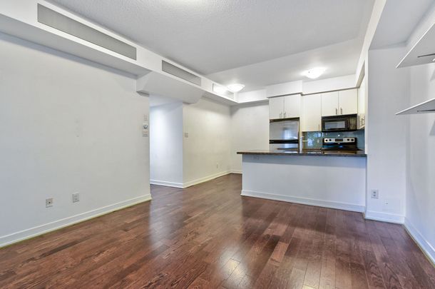 For Lease - 13 Oak Street, Toronto, Ontario - Photo 1