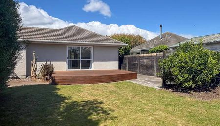 Renovated Three Bedroom Home With Spacious Grounds - Photo 4