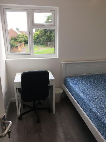 5 bedroom semi-detached house to rent - Photo 5