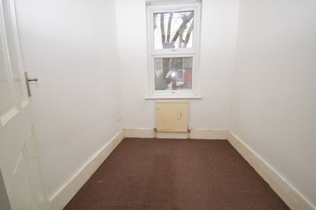 3 Bed Terraced House, Norfolk Road, E6 - Photo 3