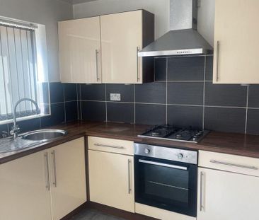 3 bedroom terraced house to rent - Photo 2