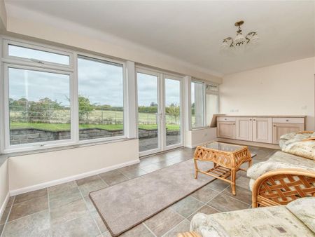 4 bedroom detached house to rent - Photo 2