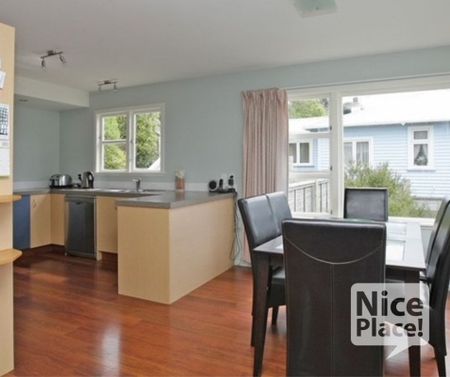 Large split level home in Island Bay - Photo 3