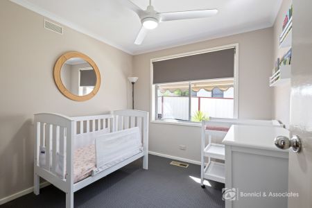 128 Melrose Drive, Wodonga - Photo 5