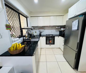 Bright, Comfortable & Solar-Efficient - Perfect Family Home - Photo 1