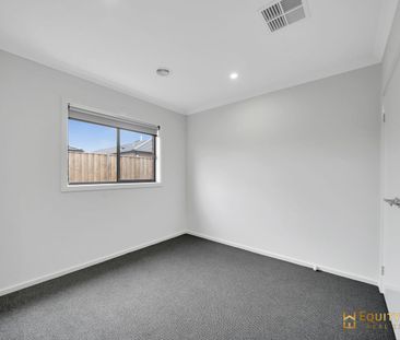 Spacious Family Home in Thornhill Park! - Photo 1