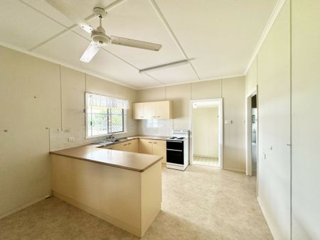 SPACIOUS, COMFORTABLE & FULL OF POTENTIAL � WELL-LOCATED SVENSSON HEIGHTS HOME - Photo 3