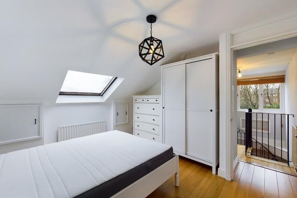 2 bedroom Flat To Let - Photo 1