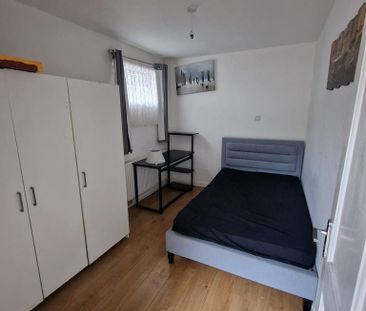 1 bedroom in a house share to rent - Photo 4