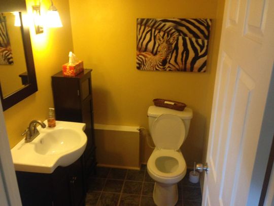 881 Beaconhill Court - 3 bed, 1.5 bath - Photo 1