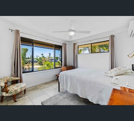 4/5 Barbet Place, Burleigh Waters, Qld 4220 - Photo 2