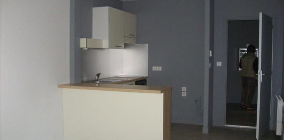 VERFEIL CENTRE, DANS PETIT IMMEUBLE RENOVE, CHARMANT T2 de 39 M² - Photo 2