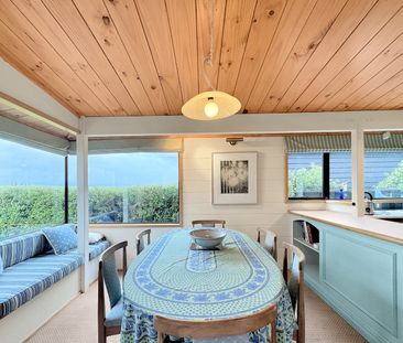 Welcome home to 123 Marine Parade. - Photo 6