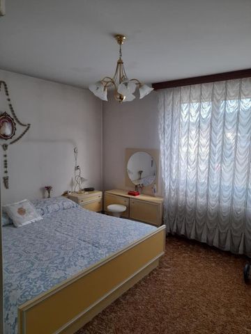 "Grossflächige Wohnung an zentraler Lage" - Photo 2