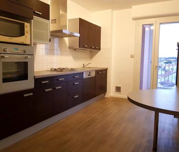 Location Appartement 4 pièces 92m² LA ROCHELLE 17000 - Photo 1