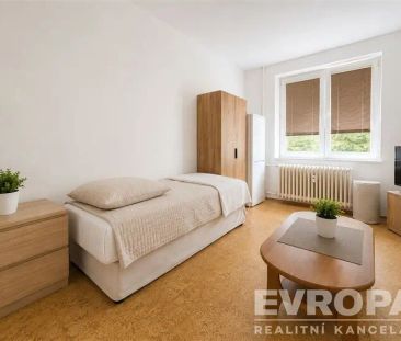 Pronájem menší garsonky v širším centru Pardubic v městské části Ze... - Photo 1