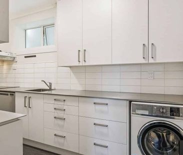 Quiet, Private, Central 2 bedroom home - Photo 1