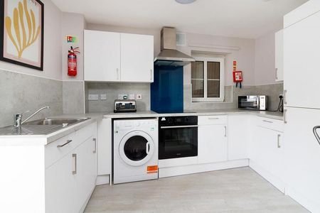 3 bedroom apartment to rent - Photo 3