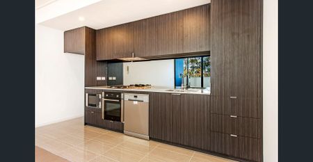 Modern one--bedroom apartment with study in Washington Park - Photo 3