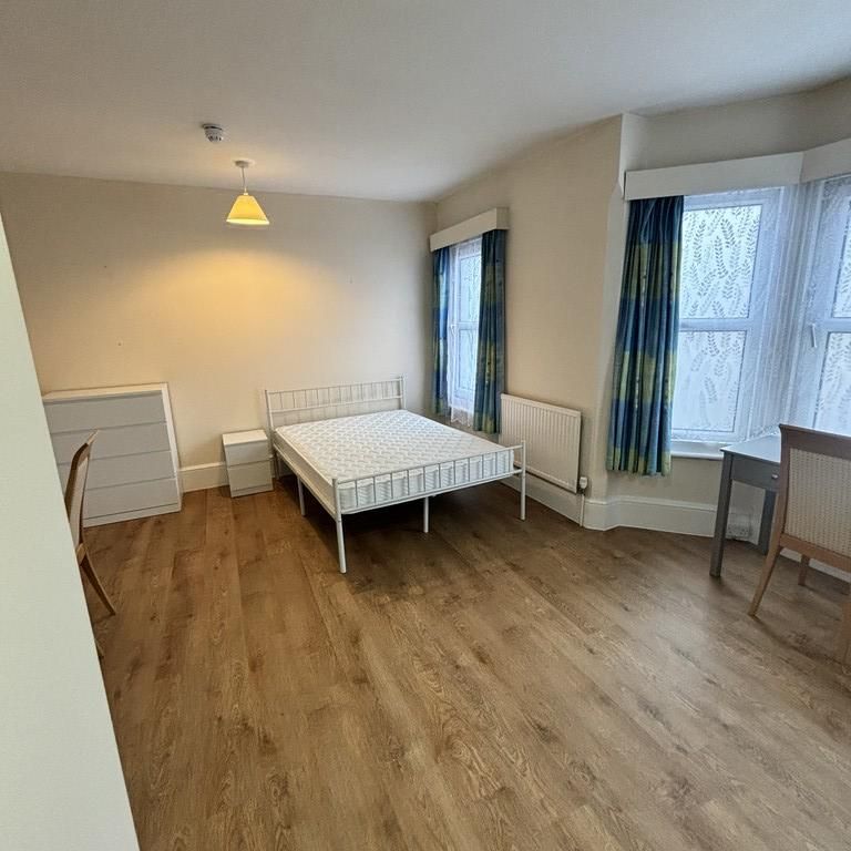 1 bedroom in a house share to rent - Photo 1