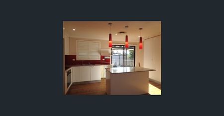 Stylish entertainer in a quiet cul-de-sac! - Photo 4