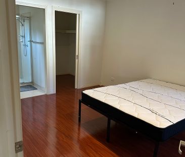 Bentleigh East - Photo 2