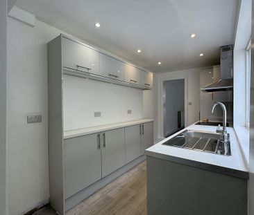 3 bedroom terraced house to rent - Photo 6