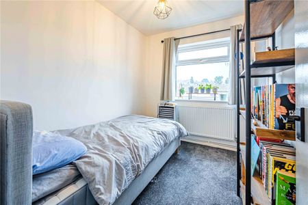 2 bed Upper Floor Flat for rent - Photo 4