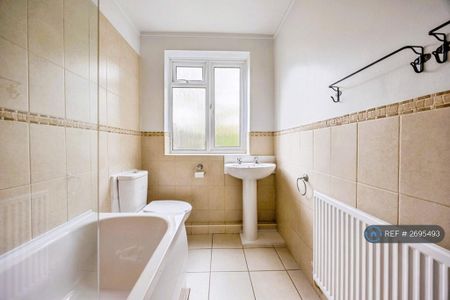 2 bedroom flat to rent - Photo 5