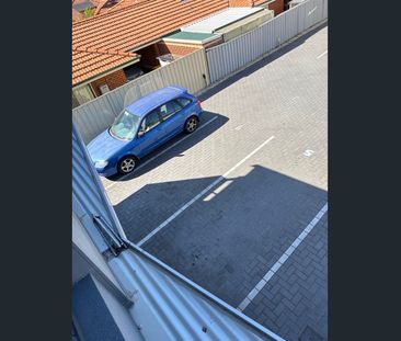 2 bed 1 bath upper floor unit to rent - Photo 1