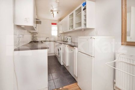 5 bedroom 3 bathroom town house split over 3 floors with garden - Photo 3