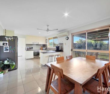 Charming 3 Bedroom Brick Home in a Great Neighbourhood - Photo 5