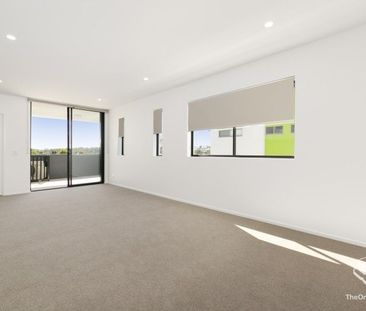 2 bed, 2 bath fully air con Balcony - Photo 1