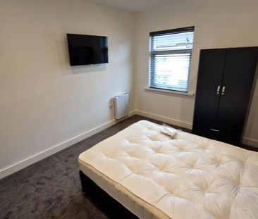 1 bedroom in a flat share to rent - Photo 1