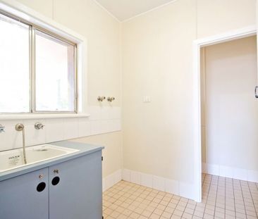 Three Bedroom Home in South Dubbo Location - Photo 1