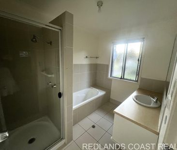 Lovely three bedroom townhouse with a leafy outlook - Photo 3