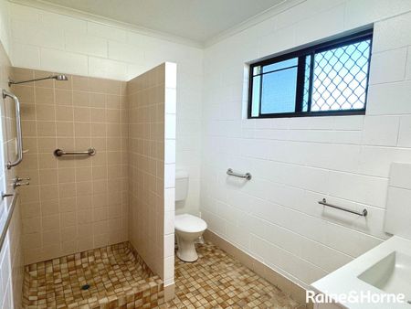 Newly Renovated 2 Bedroom Unfurnished Home - Photo 3