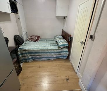 Studio Flat, Midhurst Avenue, CR0 - Photo 1