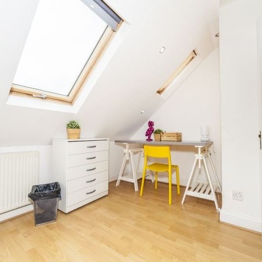 Room in a Shared House, Lingwell Road, SW17 - Photo 1