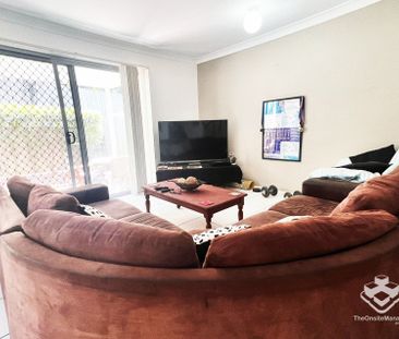 Large 3 Bedroom Townhouse close to everything! - Photo 1