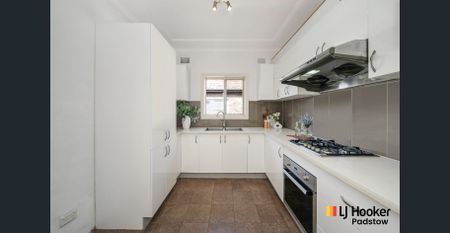 3-Bedroom Double Brick Home in Prime Location - Photo 5