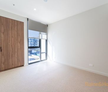 Luxury Living, House-Sized Proportions & Private Lift Access - Photo 3