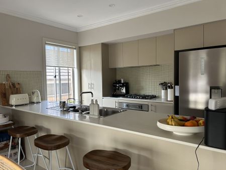 Modern two bedroom duplex - Photo 4